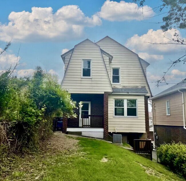 Building Photo - 2424 Vodeli St