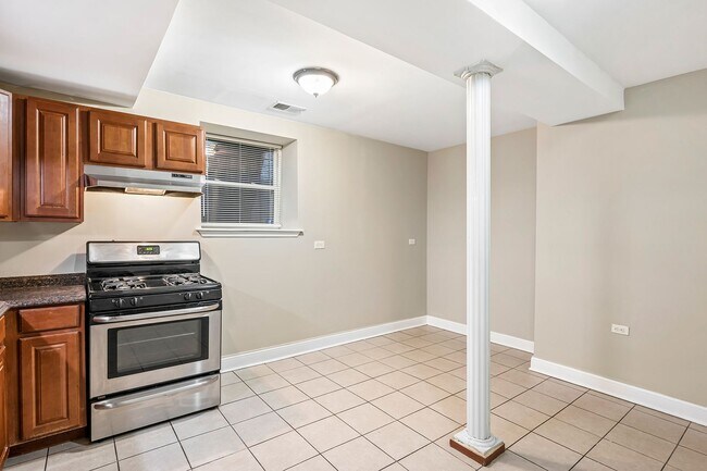 Building Photo - 4851 S Prairie Ave | Jim Sears