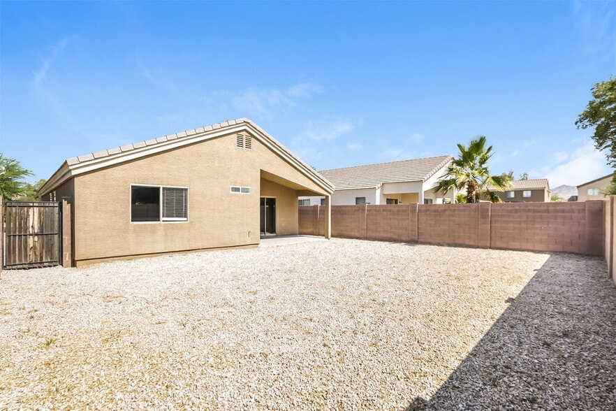 Building Photo - 5704 S 32nd Dr