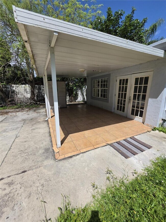 Building Photo - 5720 Douglas St