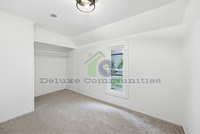 Building Photo - 833 Mc Reynolds Ave NW
