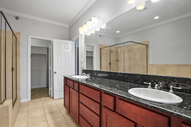 Building Photo - 3119 Cedarplaza Ln