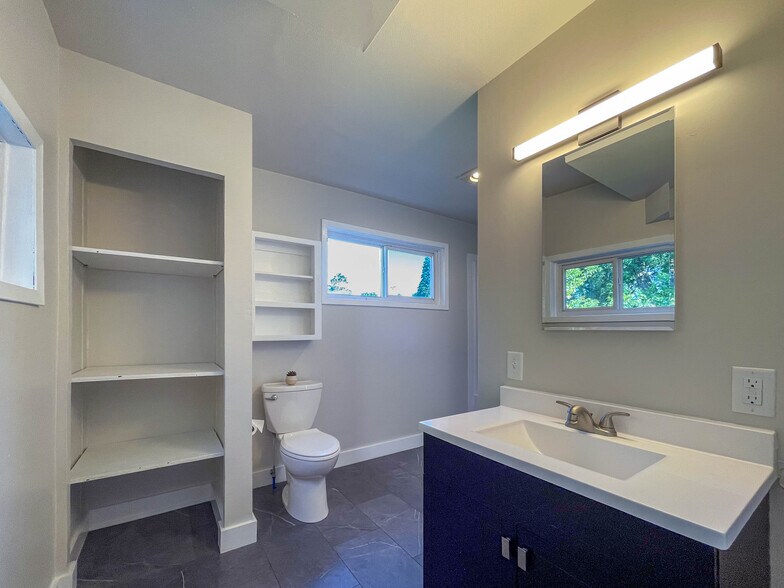 Building Photo - 13 Gilbert St