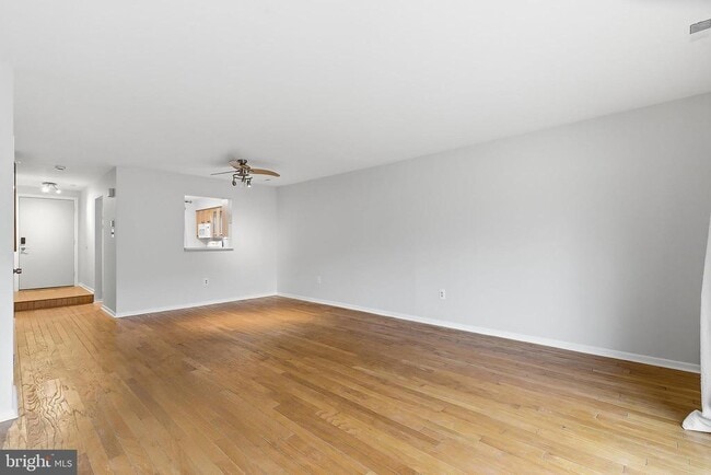 Building Photo - 60 Hampshire Dr