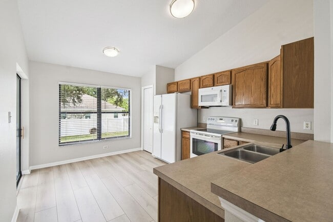 Building Photo - Charming 3-bedroom + 2-Bathroom Home in th...