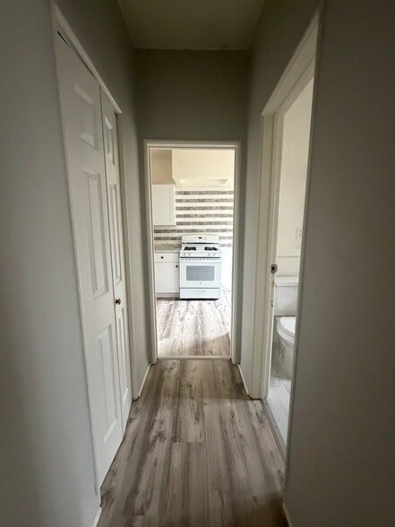 Building Photo - 628 E Elk Ave