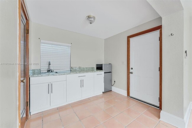 Building Photo - 1514 Capri St