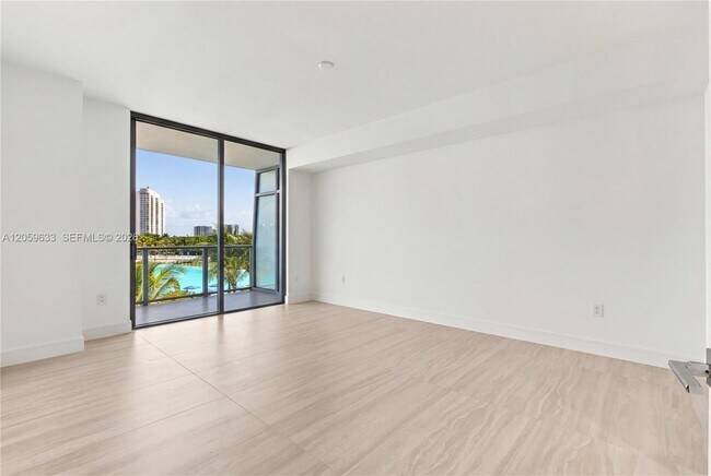 Building Photo - 2411 Laguna Cir
