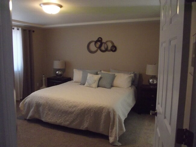 Building Photo - NIce Home