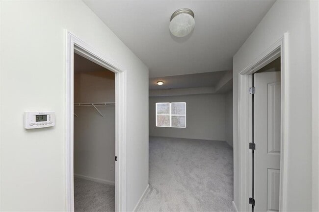 Building Photo - 541 Tulip Ln