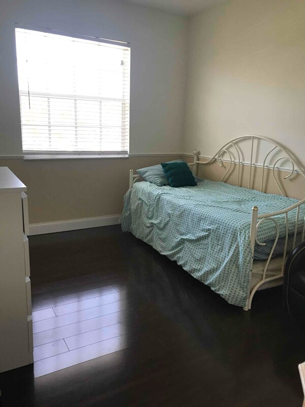 Building Photo - 5059 SW 135th Ave