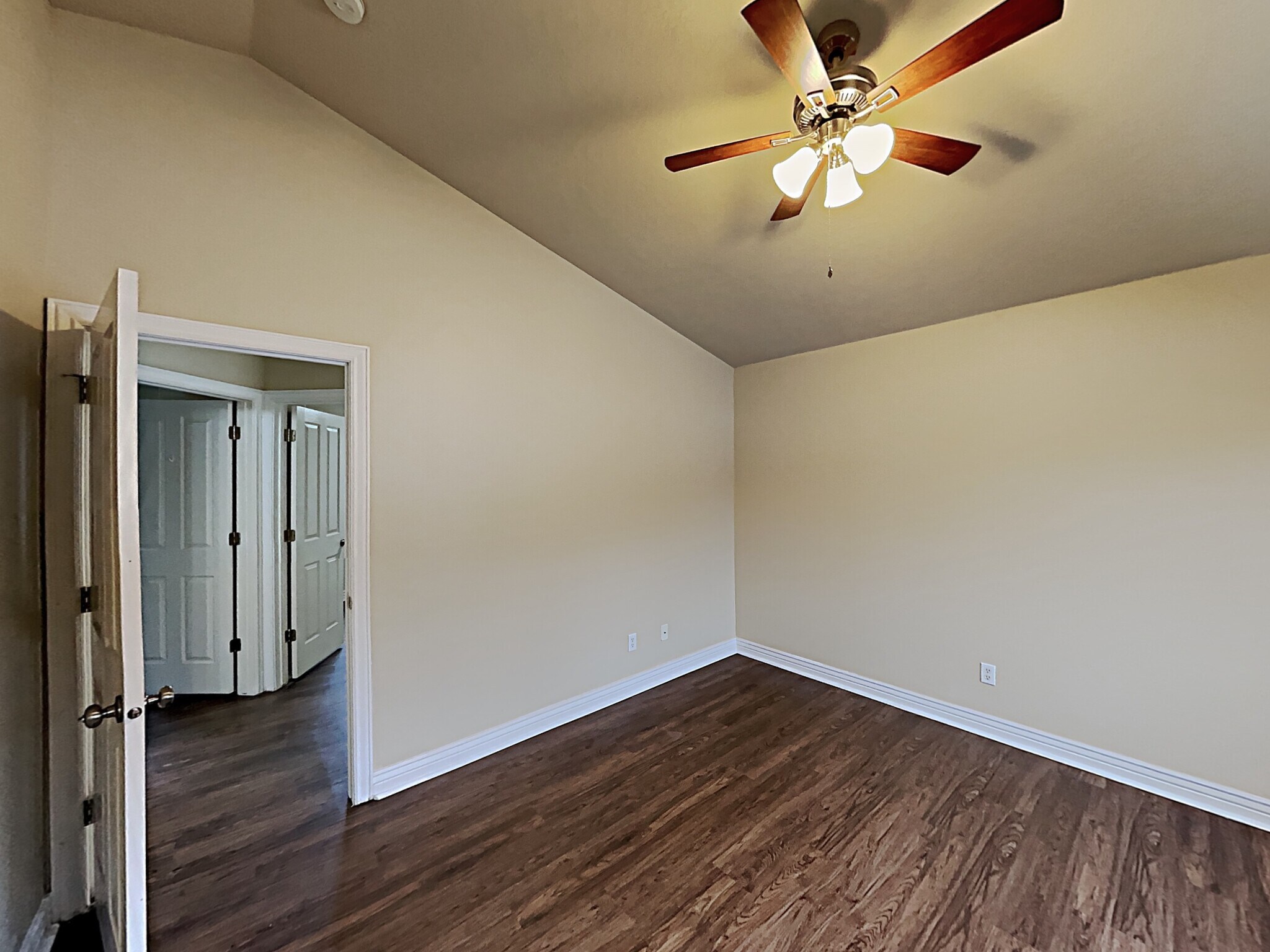 Building Photo - 3721 Lake Vista Dr