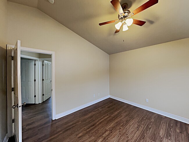 Building Photo - 3721 Lake Vista Dr