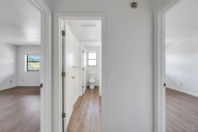 Building Photo - Charming Newly Remodeled 2 Bedroom Home in...
