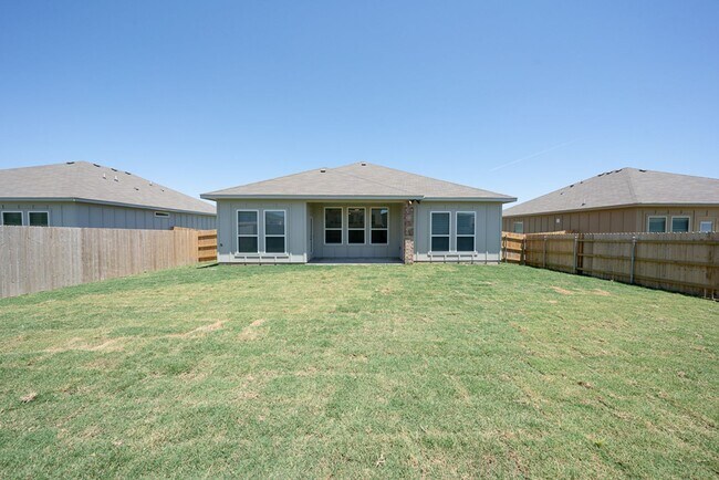 Building Photo - Pre-Leasing Now for Mid-July – Westfield C...