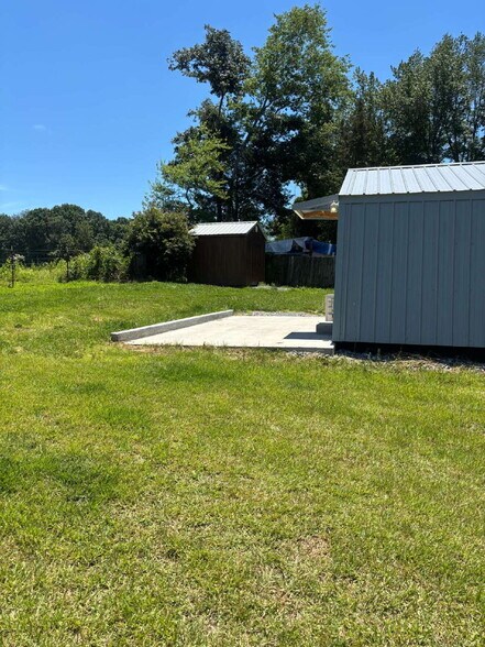 Building Photo - 1043 Ross Ln