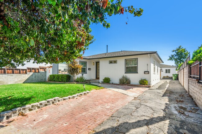 Building Photo - 6714 Amigo Ave