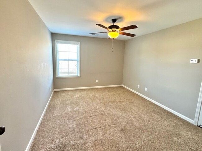 Building Photo - Move In Special! Half off of March Rent wi...