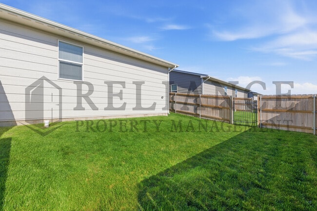 Building Photo - 622 W 50th St S