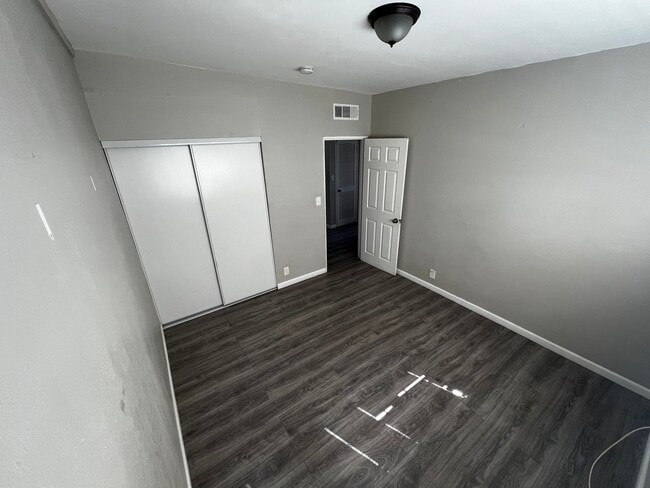 Building Photo - 3 Bedroom Duplex