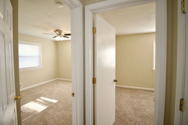 Building Photo - Super 3-brm stone ranch with basement in e...
