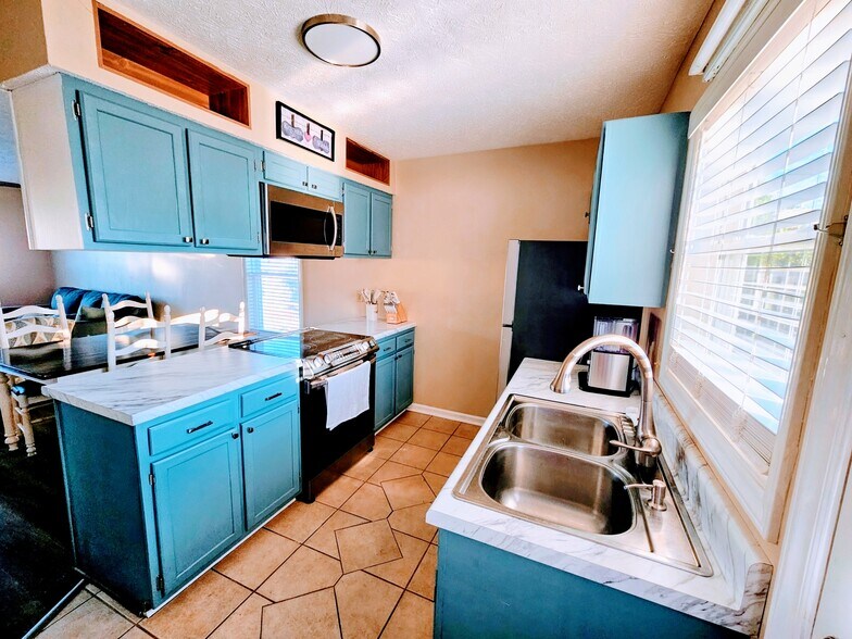 Fully stocked kitchen perfect for mellow meals at home - 2127 Winter Moss Ln