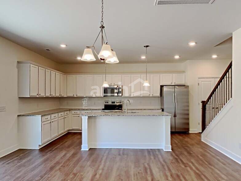 Building Photo - 2924 Throneberry Ln