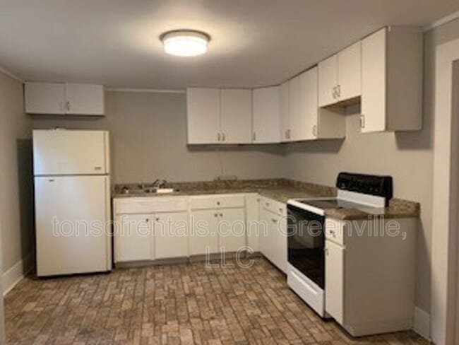 Building Photo - 9 E Street