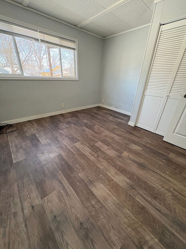 Building Photo - AI - 05 - Avon St