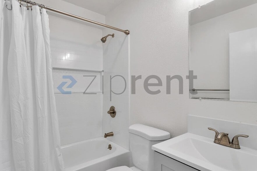 Building Photo - 790 7th Ave