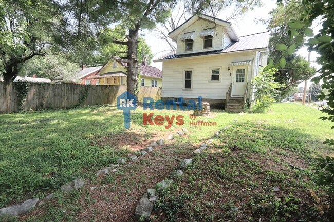 Building Photo - Three Bedroom | Two Bathroom House