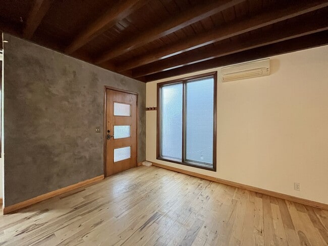 Building Photo - Large NW Portland Home Near Shops & Restaurants with Finished Basement & Bay Windows