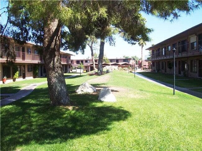 Building Photo - 595 N Royal Crest Cir