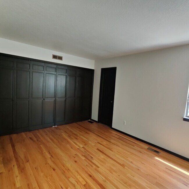 Building Photo - 3BR/2.5BA Townhome for Rent