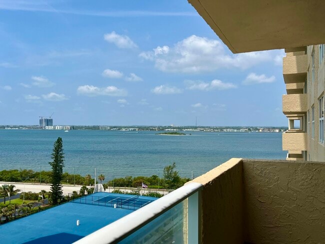 Building Photo - 5440 N Ocean Dr