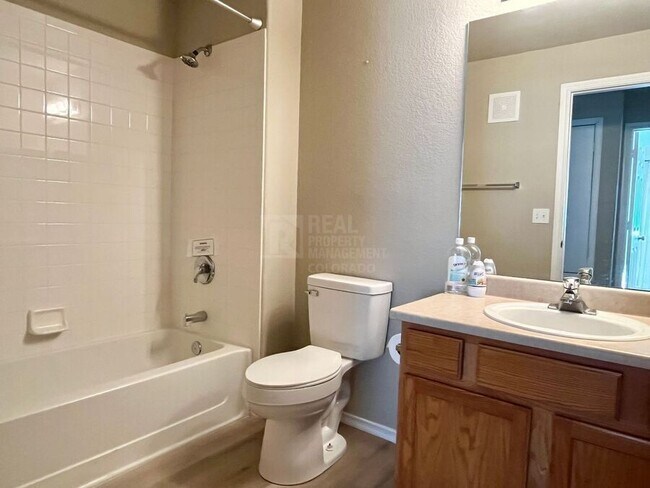 Building Photo - 3927 Riviera Grove