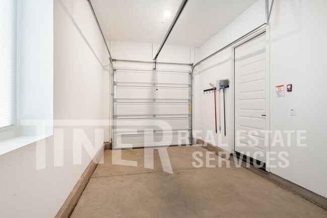 Building Photo - 4901 Peace Lily Ln