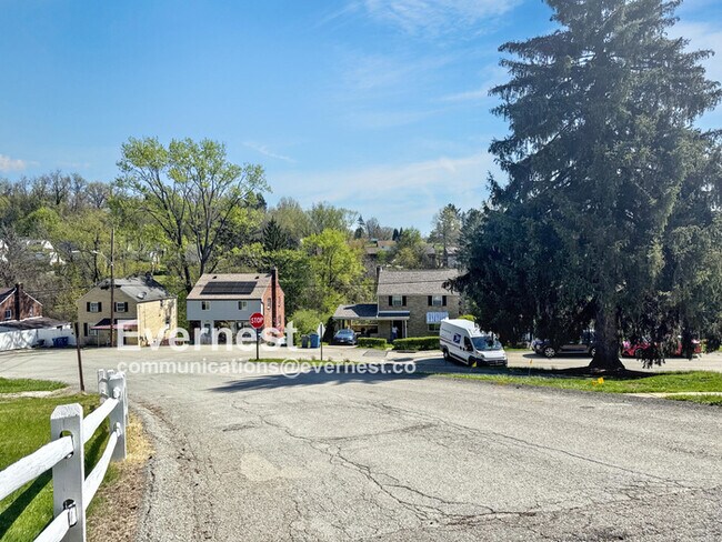 Building Photo - 3037 Blackridge Ave