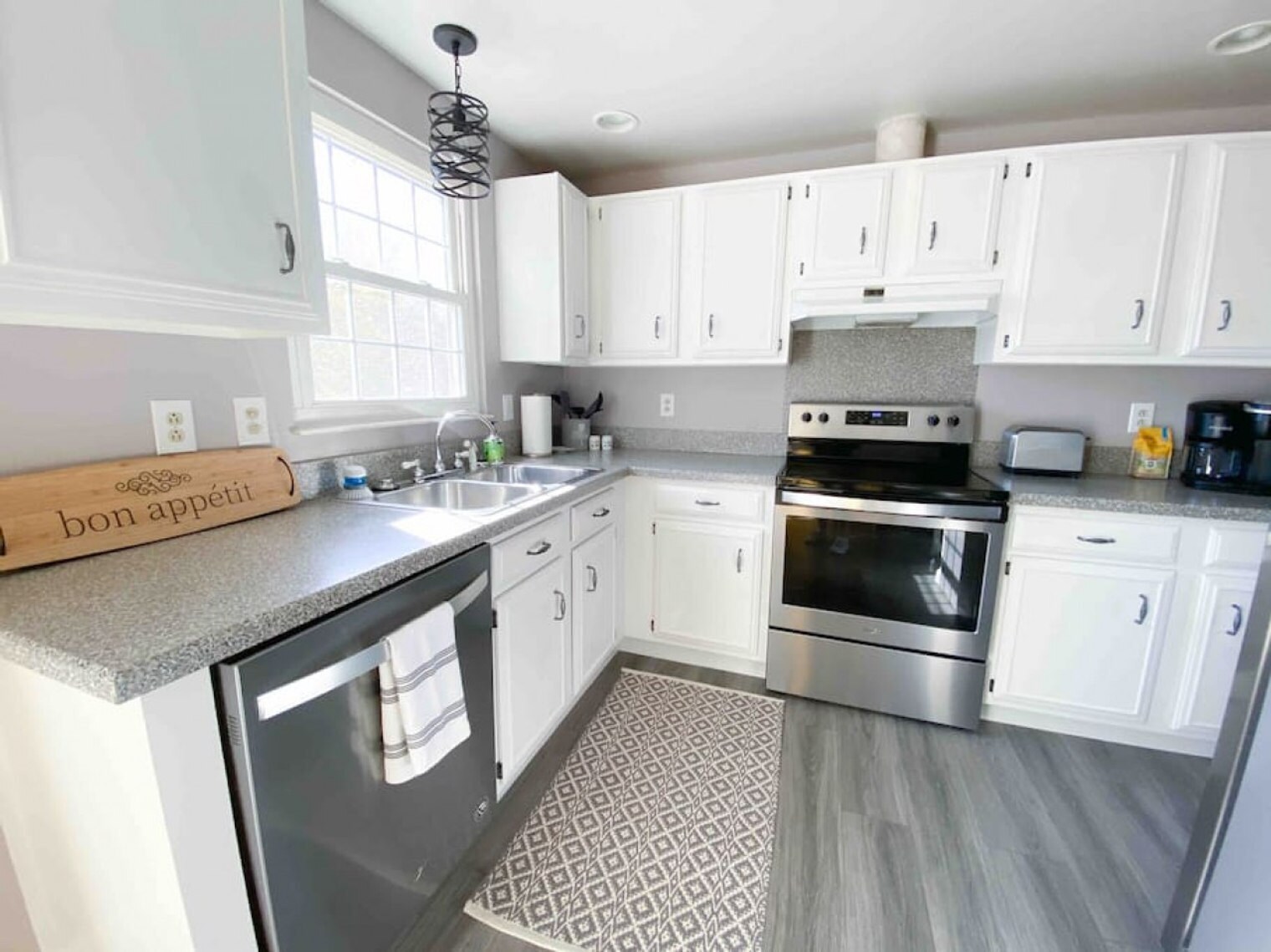 Building Photo - 11423-11425 5 Cedars Rd