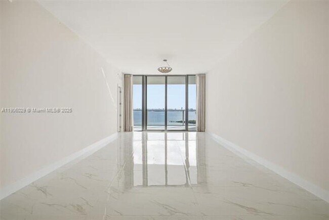 Building Photo - 700 NE 24th St