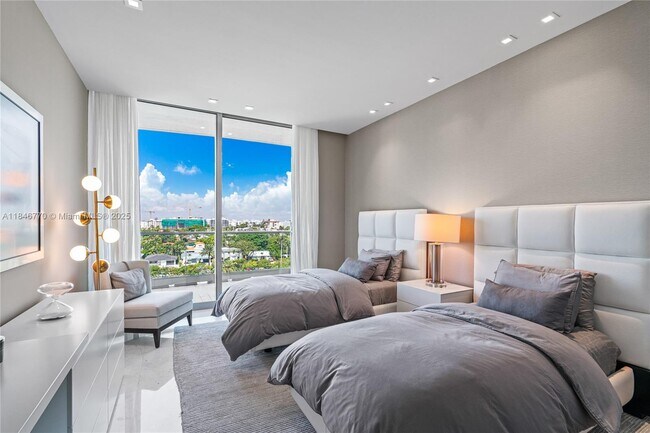 Building Photo - 9349 Collins Ave
