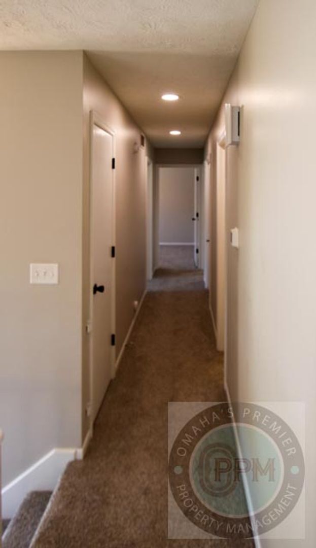 Building Photo - Millard 3 bed 3 bath with Park Access!