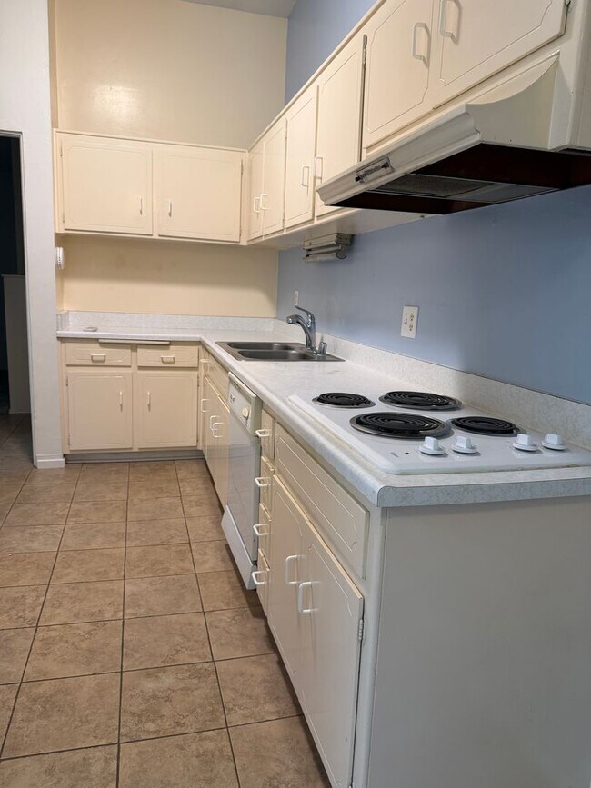 Building Photo - 540 Oakdale Ln
