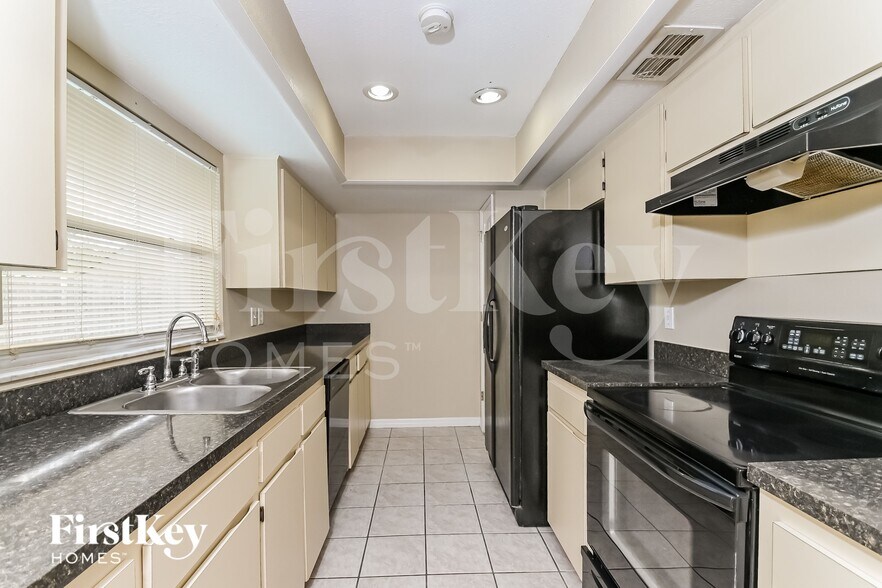 Building Photo - 1415 Marigold Dr