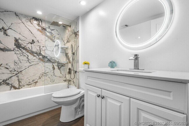 Building Photo - 6121 Balboa Cir