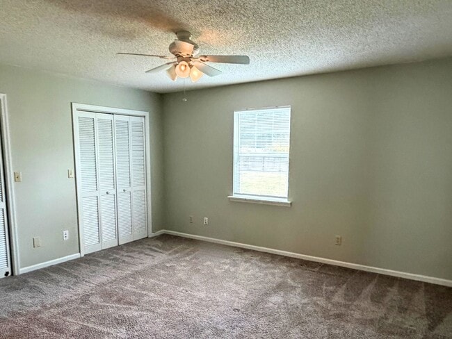 Building Photo - Spacious 3BR/2BA Home with Bonus Spaces & Large Fenced Yard