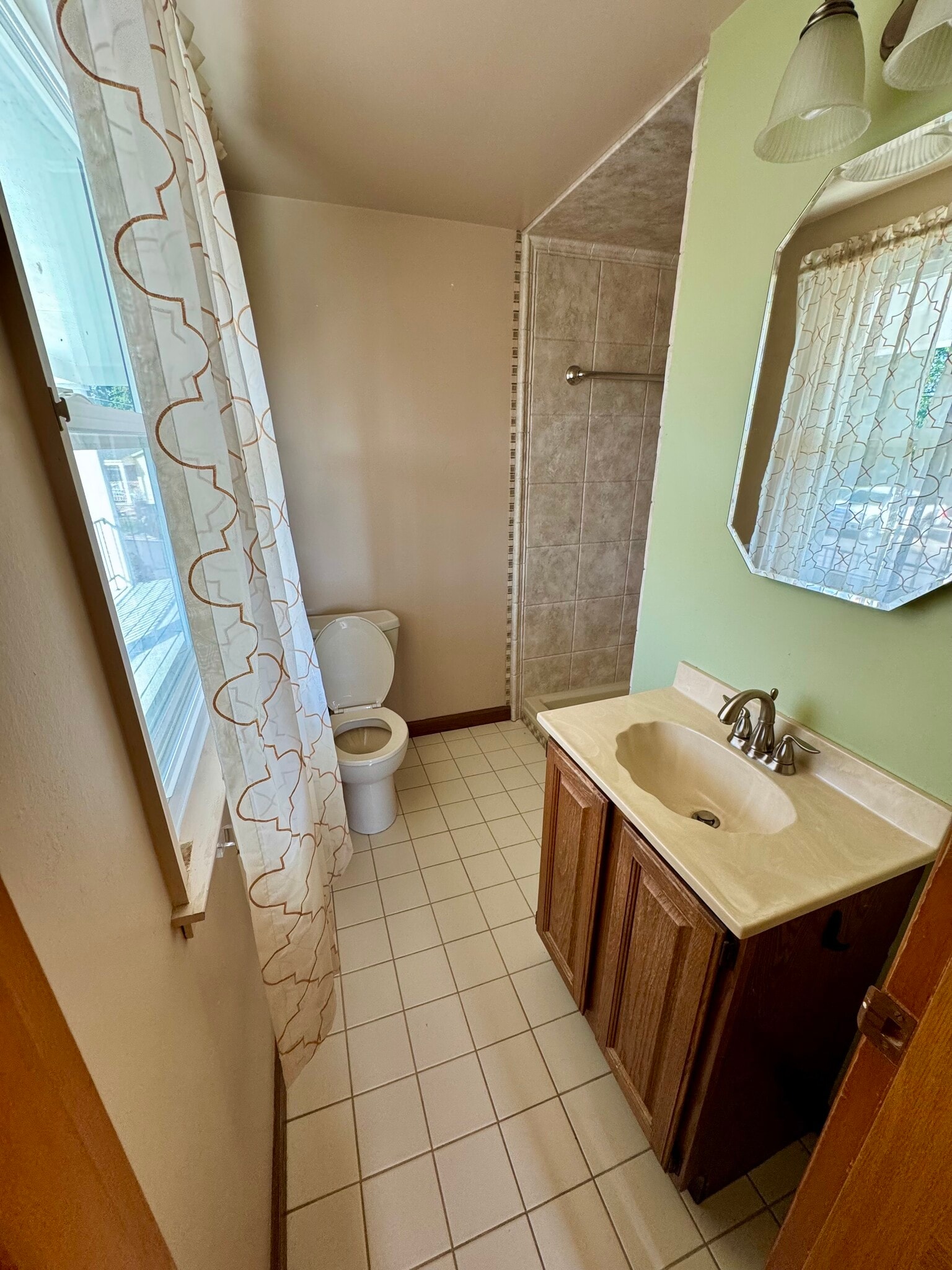 Building Photo - 229 Osceola Dr