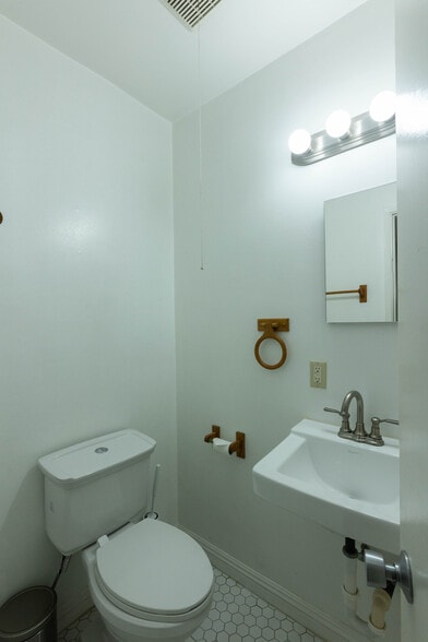 Building Photo - 5125 Harold Way