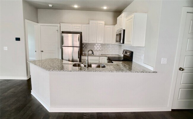 Building Photo - 1813 N Izard Ln
