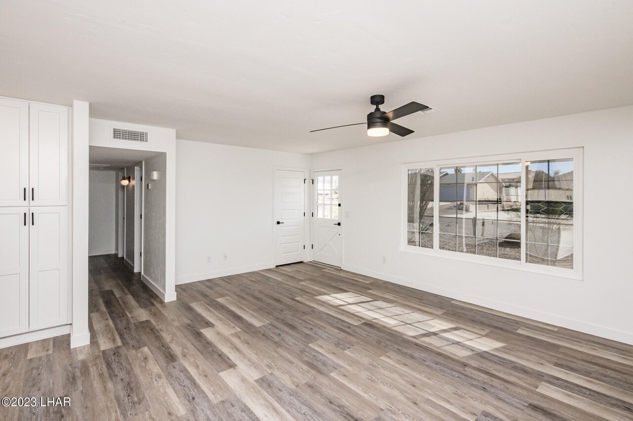 Building Photo - 3705 Challenger Dr